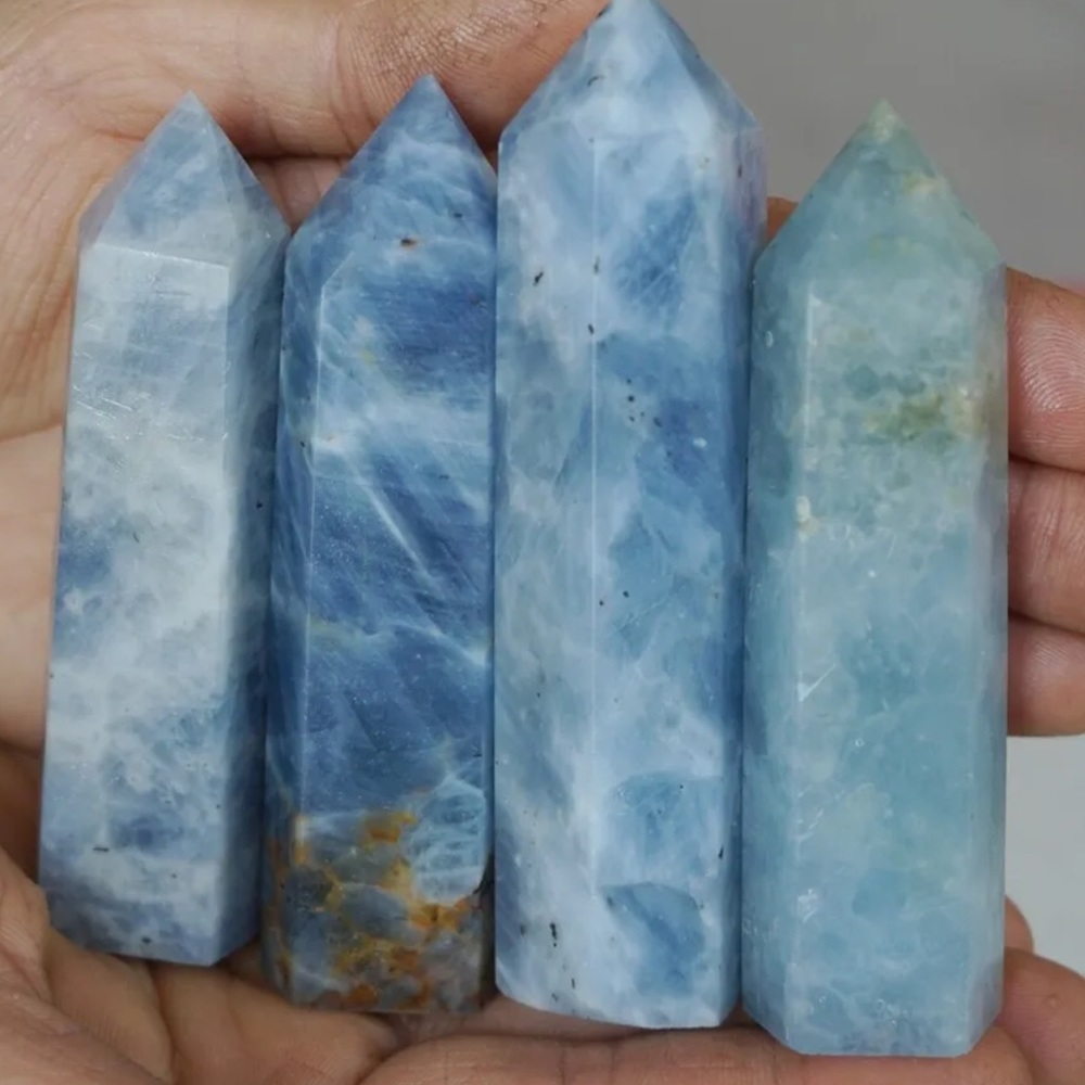 Blue Celestite Gemstone tower - Picture 3 of 9